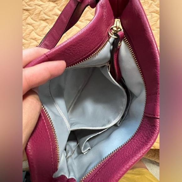 Hot pink leather coach handbag. Great condition - Picture 4 of 6